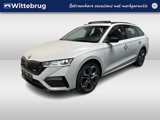 Skoda OCTAVIA Combi 1.4 TSI RS iV PHEV / AUTOMAAT/ 245 PK/ PANO/ ACC/ SMARTLINK/ PARK.SENSOR. + CAMERA/ STUUR+STOELVERWARM./ DCC/ HEAD-UP/ ELEK.ACHTERKLEP/ DODEHOEK/ CANTON AUDIO/ DIGITAL DASH/ NAVI/ DAB/ CLIMA/ LED