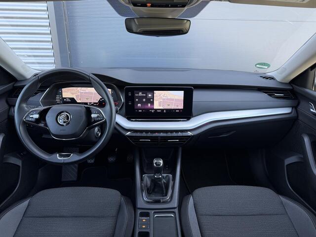 Skoda OCTAVIA Combi 1.0 TSI Business Edition ?Virtual Cockpit ?Full LED ?Navigatie ?Apple Carplay & Android Auto ?Sfeerverlichting ?Elektrische Achterklep ?Trekhaak ?Climate ?Cruise ?Parkeersensoren ?Lichtmetaal