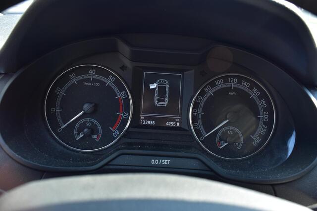 Skoda OCTAVIA Combi 1.0 TSI Greentech Ambition Business Automaat | Navigatie | Trekhaak | 12 mnd BOVAG Garantie | Whatsapp 06-53188999