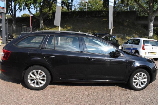 Skoda OCTAVIA Combi 1.0 TSI Greentech Ambition Business Automaat | Navigatie | Trekhaak | 12 mnd BOVAG Garantie | Whatsapp 06-53188999