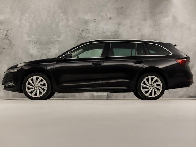 Skoda OCTAVIA Combi 1.4 TSI iV PHEV Sport 218Pk Automaat (VIRTUAL COCKPIT, APPLE CARPLAY, GROOT NAVI, CAMERA, STOELVERWARMING, SPORTSTOELEN, GETINT GLAS, CRUISE, NIEUWE APK, NIEUWSTAAT)