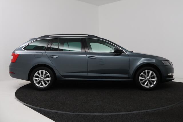 Skoda OCTAVIA Combi 1.5 TSI Greentech Business Edition (CRUISE CONTROL, STOELVERWARMING, NAVIGATIE CARPLAY, PARKEERSENSOREN)