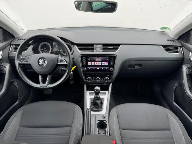Skoda OCTAVIA Combi 1.5 TSI Greentech Style | Trekhaak | Cruise | Clima | Parkeersensoren V + A | Stoelverwarming | Apple Carplay & Android Auto |