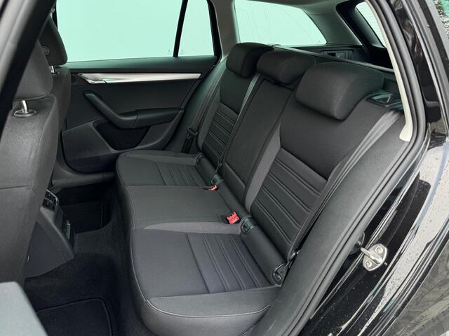Skoda OCTAVIA Combi 1.5 TSI Greentech Style | Trekhaak | Cruise | Clima | Parkeersensoren V + A | Stoelverwarming | Apple Carplay & Android Auto |