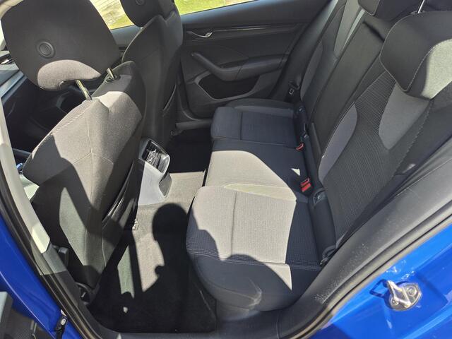 Skoda OCTAVIA Combi 1.4 TSI iV PHEV Business Edition / Trekhaak / All Season Banden / Navigatie d.m.v. Carplay / Android Auto / Sensoren Achter / Cruise Control /