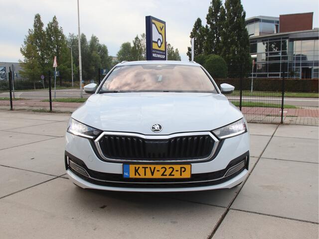 Skoda OCTAVIA Combi 1.5 e-TSI Business Ed. Plus DSG, Virtual, trekhaak, FULL LED Zomeractie!