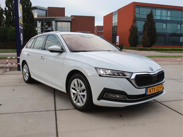 Skoda OCTAVIA Combi 1.5 e-TSI Business Ed. Plus DSG, Virtual, trekhaak, FULL LED Zomeractie!