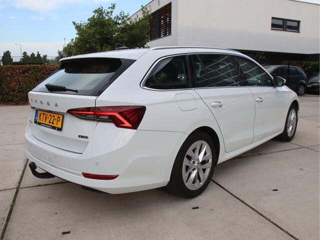 Skoda OCTAVIA Combi 1.5 e-TSI Business Ed. Plus DSG, Virtual, trekhaak, FULL LED Zomeractie!