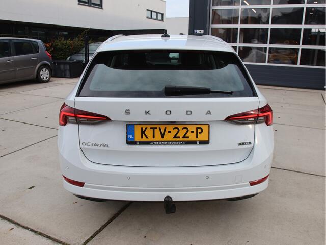 Skoda OCTAVIA Combi 1.5 e-TSI Business Ed. Plus DSG, Virtual, trekhaak, FULL LED Zomeractie!