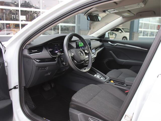Skoda OCTAVIA Combi 1.5 e-TSI Business Ed. Plus DSG, Virtual, trekhaak, FULL LED Zomeractie!