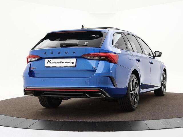 Skoda OCTAVIA Combi 1.4 TSI 245pk DSG RS iV PHEV Business · Panoramadak · Apple/Android Car Play · P-Sensoren · Sfeerverlichting · 18'' Inch ·