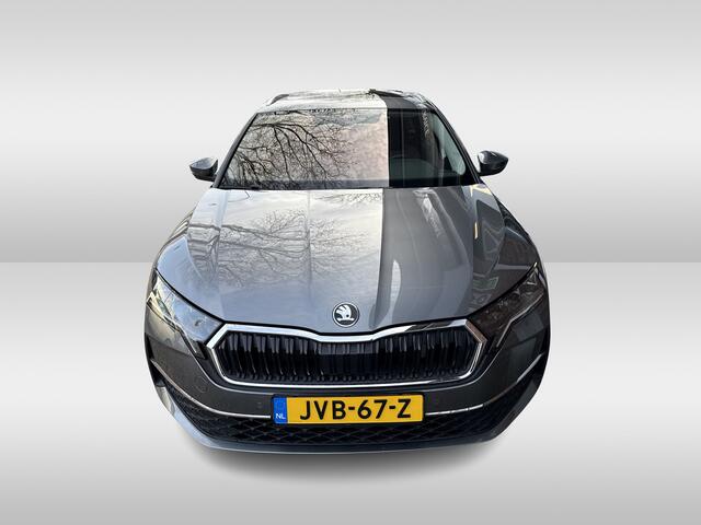 Skoda OCTAVIA Combi 1.5 TSI MHEV Sportline Business | voorstoelverwarming | stuurverwarming | panoramadak | achterbank verwarming | 17 inch velgen |