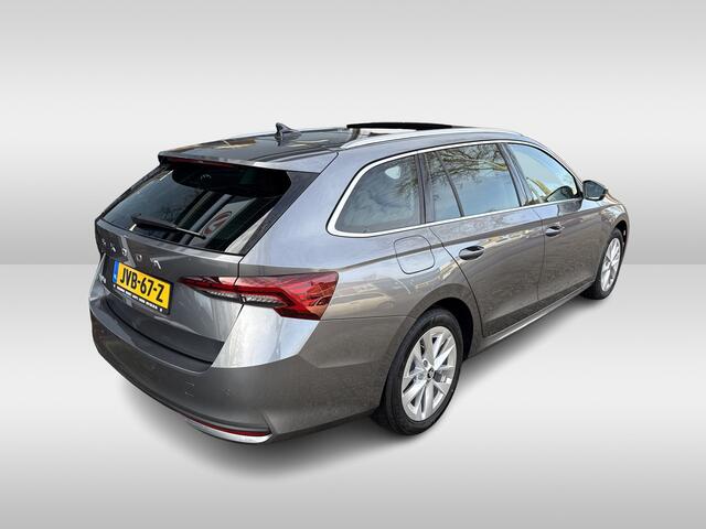 Skoda OCTAVIA Combi 1.5 TSI MHEV Sportline Business | voorstoelverwarming | stuurverwarming | panoramadak | achterbank verwarming | 17 inch velgen |