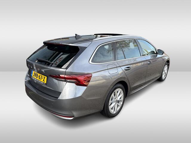 Skoda OCTAVIA Combi 1.5 TSI MHEV Sportline Business | voorstoelverwarming | stuurverwarming | panoramadak | achterbank verwarming | 17 inch velgen |