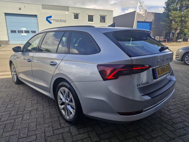 Skoda OCTAVIA Combi 1.0 TSI Business Edition | Automaat | Navigatie | Stoelverwarming |
