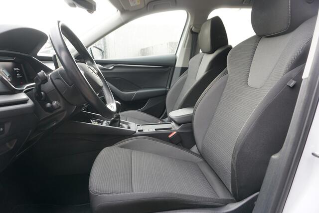 Skoda OCTAVIA Combi 1.0 TSI Business Edition | TREKHAAK | METALLIC WIT | ADAPT. CRUISE | CARPLAY |