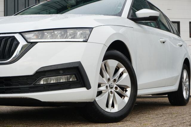 Skoda OCTAVIA Combi 1.0 TSI Business Edition | TREKHAAK | METALLIC WIT | ADAPT. CRUISE | CARPLAY |