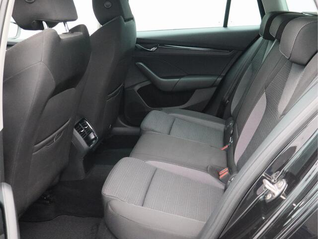 Skoda OCTAVIA Combi 1.0 e-TSI Business Edition/ lage km/ automaat!