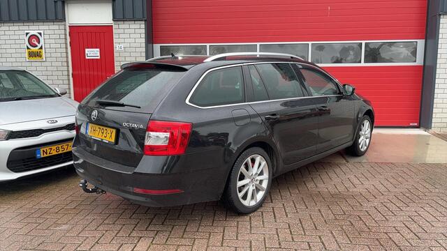 Skoda OCTAVIA Combi 1.0 TSI Greentech Ambition Business TREKHAAK / STOELVERW / CARPLAY / NAVI / CLIMA / PDC / DAB+ / NL-AUTO