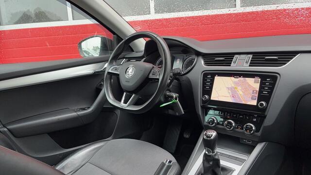 Skoda OCTAVIA Combi 1.0 TSI Greentech Ambition Business TREKHAAK / STOELVERW / CARPLAY / NAVI / CLIMA / PDC / DAB+ / NL-AUTO