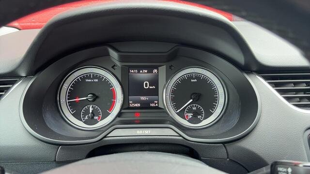 Skoda OCTAVIA Combi 1.0 TSI Greentech Ambition Business TREKHAAK / STOELVERW / CARPLAY / NAVI / CLIMA / PDC / DAB+ / NL-AUTO