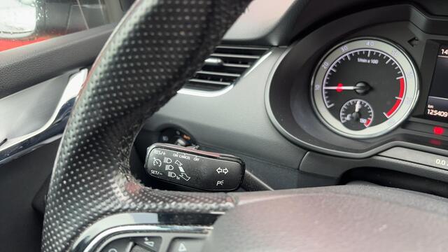 Skoda OCTAVIA Combi 1.0 TSI Greentech Ambition Business TREKHAAK / STOELVERW / CARPLAY / NAVI / CLIMA / PDC / DAB+ / NL-AUTO