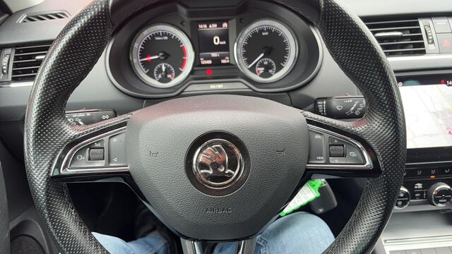 Skoda OCTAVIA Combi 1.0 TSI Greentech Ambition Business TREKHAAK / STOELVERW / CARPLAY / NAVI / CLIMA / PDC / DAB+ / NL-AUTO