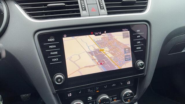 Skoda OCTAVIA Combi 1.0 TSI Greentech Ambition Business TREKHAAK / STOELVERW / CARPLAY / NAVI / CLIMA / PDC / DAB+ / NL-AUTO
