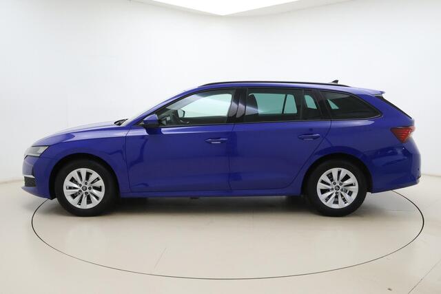 Skoda OCTAVIA Combi 1.5 TSI MHEV Business Edition Automaat | Trekhaak wegklapbaar | Navigatie | Stoel & Stuurverwarming | Extra getint glas | Electrische achterklep