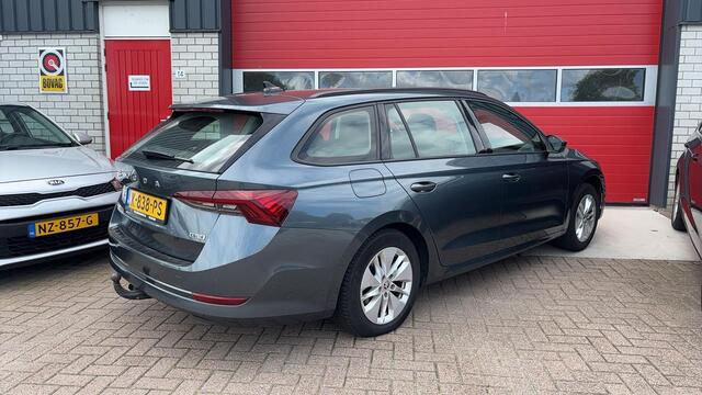 Skoda OCTAVIA Combi 1.0 e-TSI Business Edition AUTOMAAT / STOELVERW / FULL LED / TREKHAAK / CARPLAY / NAVI / CLIMA / PDC / NL-AUTO