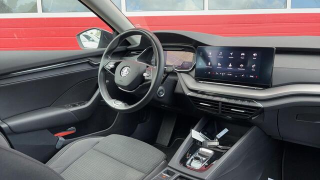 Skoda OCTAVIA Combi 1.0 e-TSI Business Edition AUTOMAAT / STOELVERW / FULL LED / TREKHAAK / CARPLAY / NAVI / CLIMA / PDC / NL-AUTO