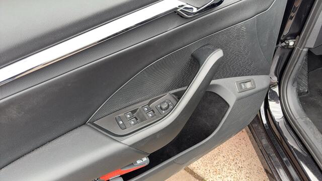 Skoda OCTAVIA Combi 1.0 TSI Business Edition Plus TREKHAAK / STOELVERW / CARPLAY / FULL LED / NAVI / CLIMA / PDC / BLUETOOTH / ACC / NL-AUTO