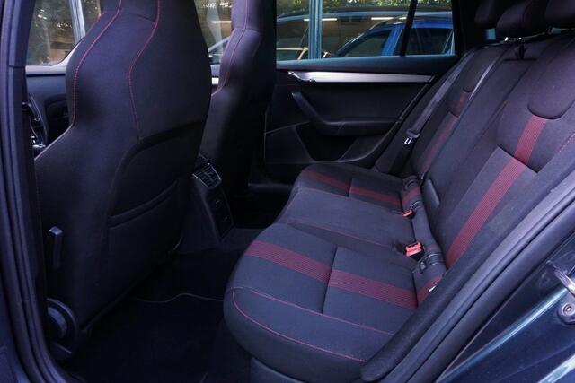 Skoda OCTAVIA Combi 1.5 TSI Greentech Sport Business Pano/Trekhaak!