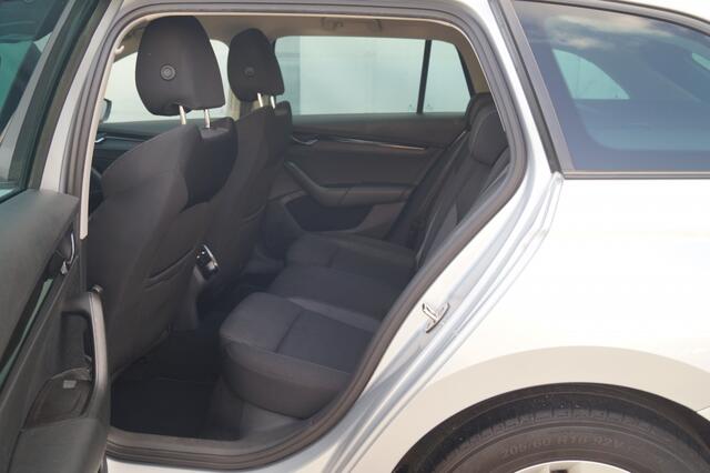 Skoda OCTAVIA Combi 1.0 TSI 110pk Business Edition -NAVI-ECC-TREKHAAK-