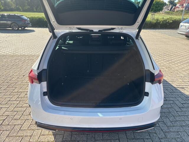 Skoda OCTAVIA 2.0 TDI DSG RS TREKHAAK/CAMERA/ELEK-KLEP/ACC/STOEL+STUURVERW/CARPLAY