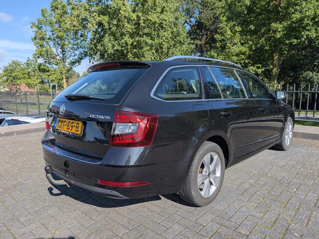Skoda OCTAVIA Combi 1.5 TSI 150PK | Trekhaak | Carplay | Camera | ACC | Stoelverw. | Climate Control | LED