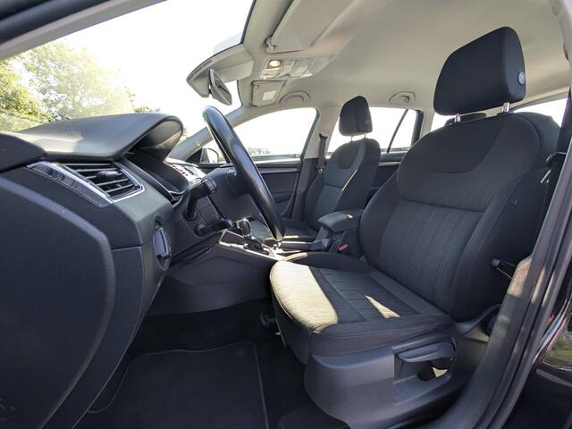 Skoda OCTAVIA Combi 1.5 TSI 150PK | Trekhaak | Carplay | Camera | ACC | Stoelverw. | Climate Control | LED