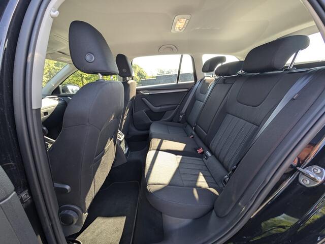 Skoda OCTAVIA Combi 1.5 TSI 150PK | Trekhaak | Carplay | Camera | ACC | Stoelverw. | Climate Control | LED