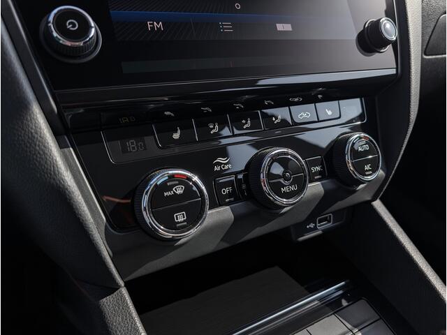 Skoda OCTAVIA Combi 1.5 TSI 150PK | Trekhaak | Carplay | Camera | ACC | Stoelverw. | Climate Control | LED