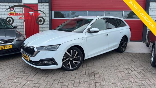 Skoda OCTAVIA Combi 1.4 TSI iV PHEV Business Edition Plus SOH 92% / KEYLESS / CAMERA / CARPLAY / FULL LED / STUURVERW / STOELVERW / SFEER / NAVI / CLIMA