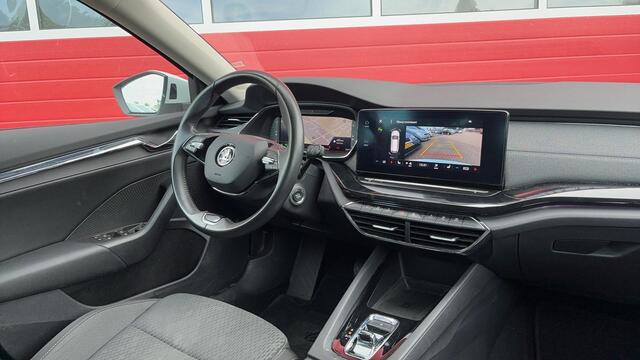 Skoda OCTAVIA Combi 1.4 TSI iV PHEV Business Edition Plus SOH 92% / KEYLESS / CAMERA / CARPLAY / FULL LED / STUURVERW / STOELVERW / SFEER / NAVI / CLIMA