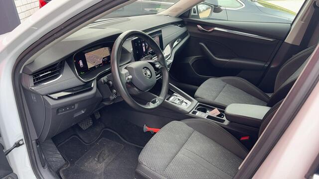 Skoda OCTAVIA Combi 1.4 TSI iV PHEV Business Edition Plus SOH 92% / KEYLESS / CAMERA / CARPLAY / FULL LED / STUURVERW / STOELVERW / SFEER / NAVI / CLIMA