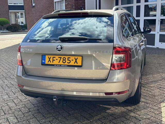 Skoda OCTAVIA Combi 1.0 TSI Greentech Ambition Business *TREKHAAK/CRUISE/NAVI*