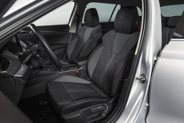 Skoda OCTAVIA Combi 1.4 TSI iV PHEV Business Edition Plus | Org. NL | Afn. Trekhaak | Apple CarPlay | ACC | Navi | Stoel- & Stuurverwarming | PDC V+A | Camera | 18" |