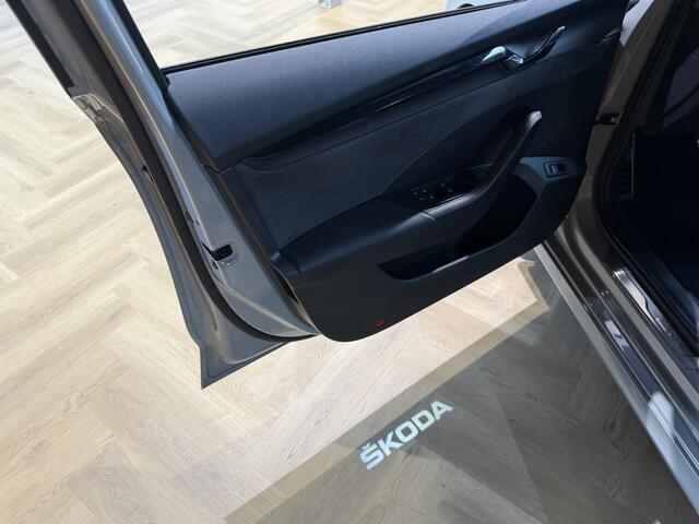 Skoda OCTAVIA Combi 2.0 TSI iV RS panoramadak | voorzien van skoda paraplu in de deur