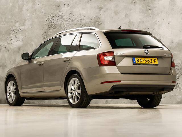 Skoda OCTAVIA Combi 1.0 TSI Greentech Sport (APPLE CARPLAY, GROOT NAVI, CLIMATE, STOELVERWARMING, SPORTSTOELEN, GETINT GLAS, PARKEERSENSOREN, CRUISE, NIEUWSTAAT)