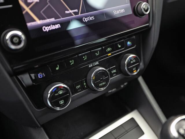 Skoda OCTAVIA Combi 1.0 TSI Greentech Sport (APPLE CARPLAY, GROOT NAVI, CLIMATE, STOELVERWARMING, SPORTSTOELEN, GETINT GLAS, PARKEERSENSOREN, CRUISE, NIEUWSTAAT)