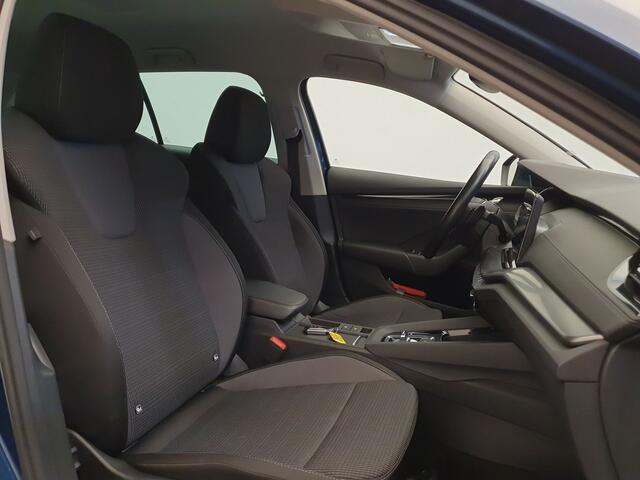 Skoda OCTAVIA Combi 1.0 e-TSI Business Edition Trekhaak, ACC, Stoelverwarming, Led, Camera