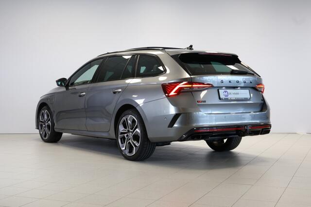 Skoda OCTAVIA Combi 1.4 TSI iV RS - Schuif/Kanteldak - Trekhaak - Leer