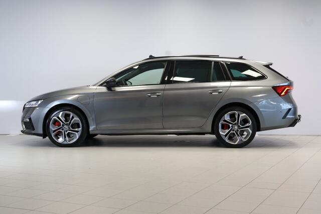 Skoda OCTAVIA Combi 1.4 TSI iV RS - Schuif/Kanteldak - Trekhaak - Leer
